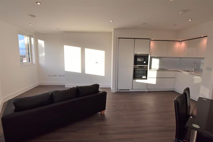 1 Bedroom Flat To Rent In Healum Avenue, Southall, UB2