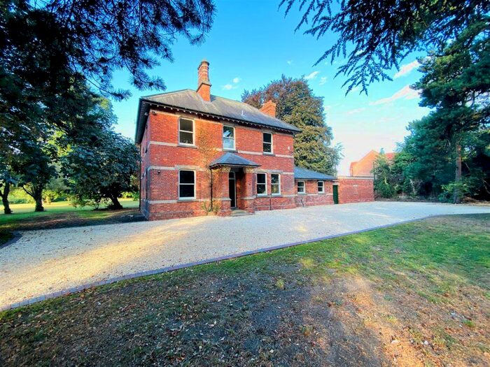 5 Bedroom Detached House To Rent In The Old Vicarage, Cawood, YO8