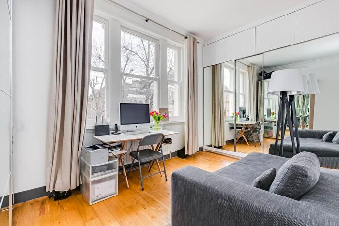 3 Bedroom Flat For Sale In Redcliffe Gardens, Chelsea, London, SW10