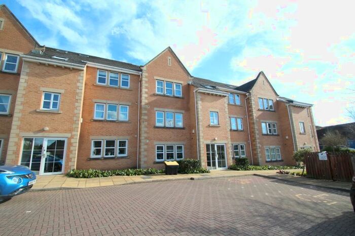 2 Bedroom Flat To Rent In Henshaw Mews, Henshaw Lane, Yeadon, Leeds, LS19