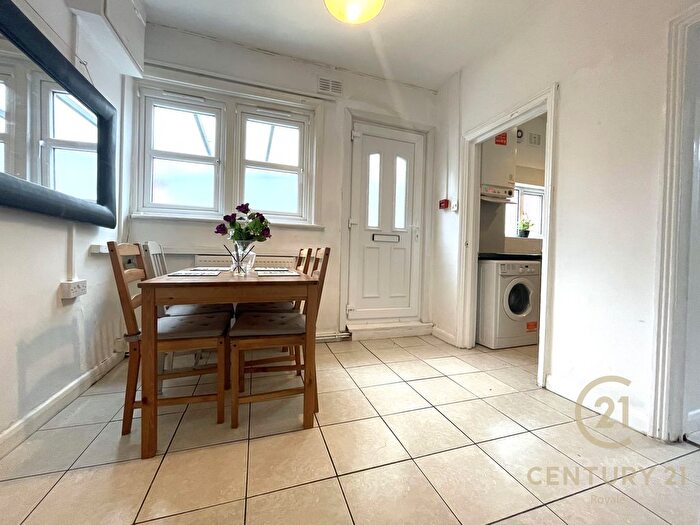 4 Bedroom Flat To Rent In Cranes Park Avenue, Surbiton, KT5