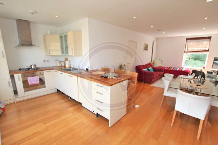 2 Bedroom Flat To Rent In Lancaster Road, London, N4