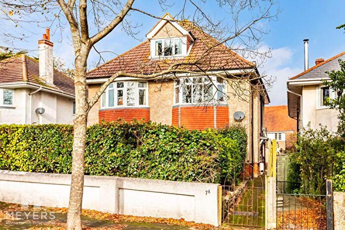 2 Bedroom Flat For Sale In Rotherfield Road, Bournemouth, BH5