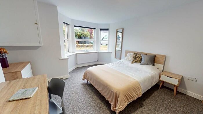 2 Bedroom Semi-Detached House To Rent In Fishponds Road, Bristol, BS16