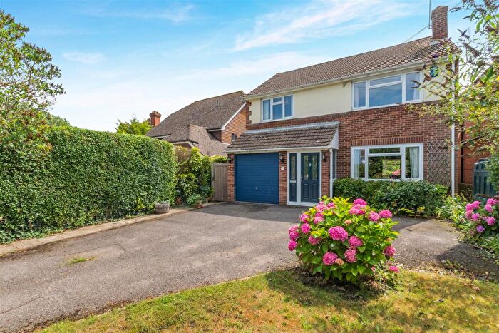 3 Bedroom Detached House For Sale In Dean Street, East Farleigh, ME15