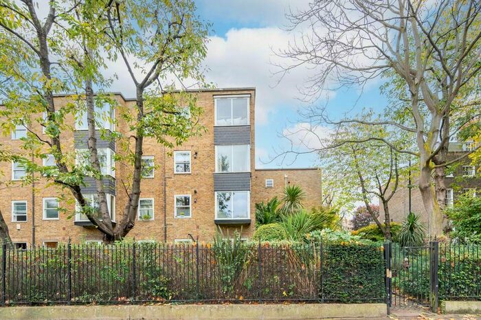 1 Bedroom Flat To Rent In Clapham Common South Side, Clapham, London, SW4