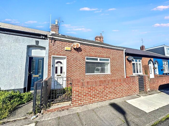 2 Bedroom Cottage For Sale In Tower Street West, Sunderland, Tyne And Wear, SR2
