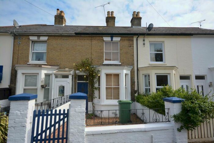 2 Bedroom Terraced House To Rent In Arctic Road, Cowes, PO31