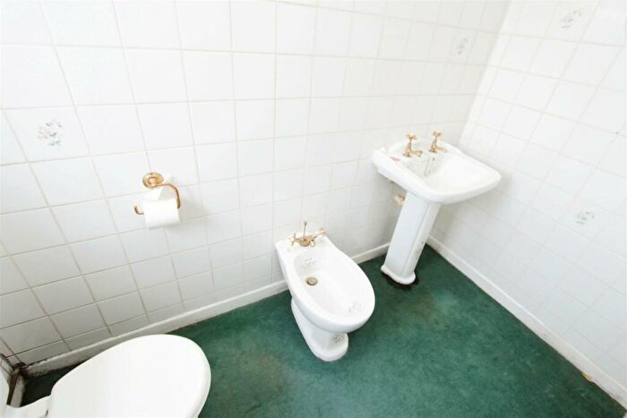 3 Bedroom Bungalow For Sale In Keycol Hill, Bobbing, Sittingbourne, ME9
