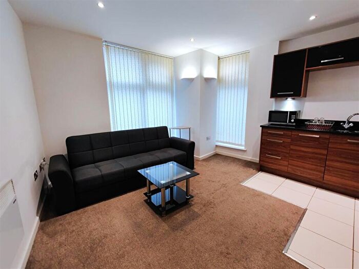 2 Bedroom Flat To Rent In Gatehaus, Leeds Road, Bradford, BD1