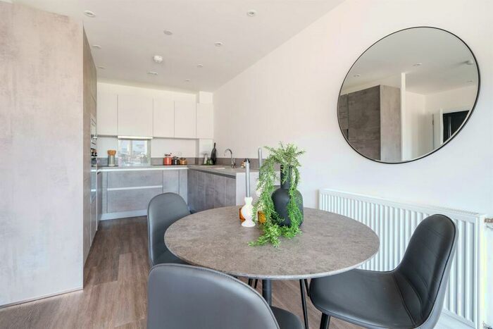 2 Bedroom Apartment To Rent In Bed, Nd Floor Dunlin At Pelican House In Fresh Wharf, IG11