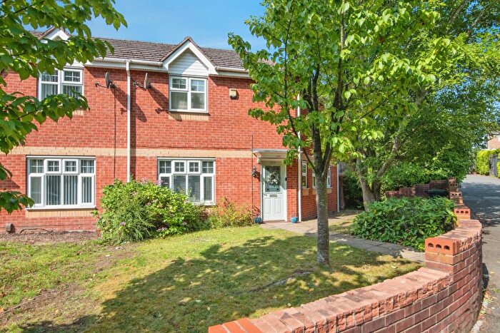 3 Bedroom Semi-Detached House For Sale In Wrens Nest Road, Dudley, DY1