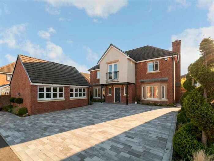 6 Bedroom Town House To Rent In Detached Six Bedroom Townhouse, East Kilbride, Glasgow, G75