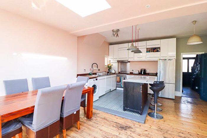 4 Bedroom Semi-Detached House To Rent In St Johns Road, Westcliff-on-Sea, SS0