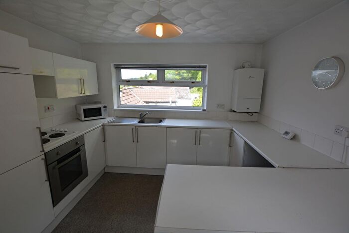 2 Bedroom Flat For Sale In Llanwonno Road, Pantygraigwen, Pontypridd, CF37