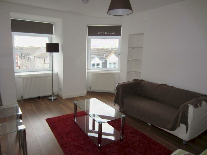 2 Bedroom Flat To Rent In Fraser Place, Top Floor, AB25