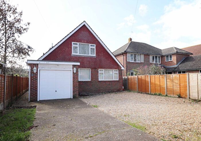 4 Bedroom Detached House For Sale In Victoria Avenue, Hayling Island, PO11