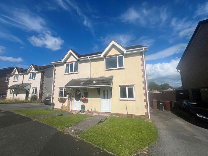 2 Bedroom House To Rent In Hazel Court, Flint, CH6