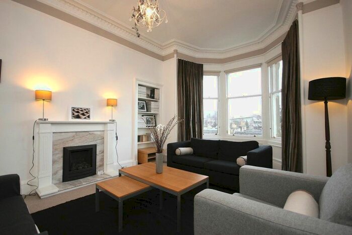 2 Bedroom Flat To Rent In Comely Bank Road, Edinburgh, EH4