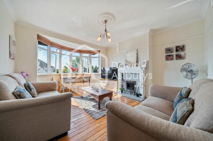 2 Bedroom Flat To Rent In Aberdale Gardens, Potters Bar EN6