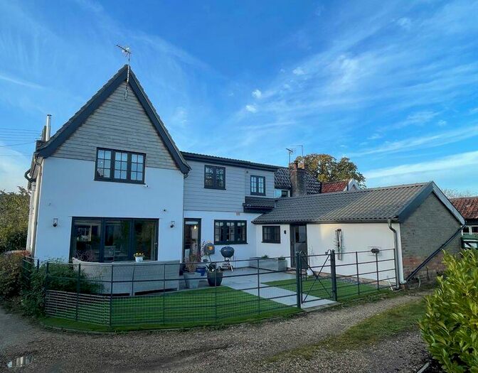 3 Bedroom Semi-Detached House For Sale In The Street, Ingham, IP31