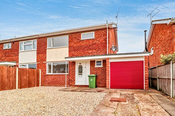 3 Bedroom Semi-Detached House To Rent In Whitelands, Fakenham, NR21