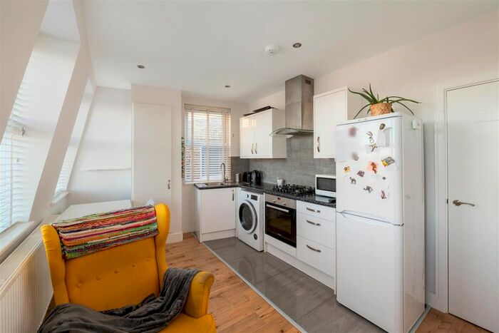 1 Bedroom Flat For Sale In Lumley Road, Horley, RH6