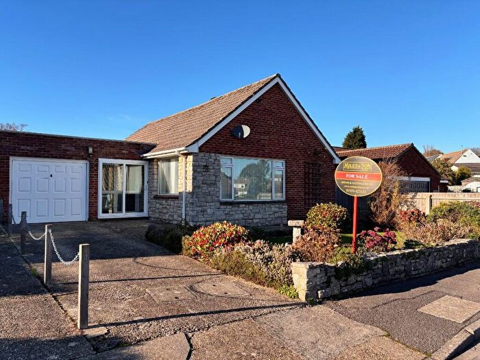 3 Bedroom Bungalow For Sale In Cauldron Crescent, Swanage, Dorset, BH19