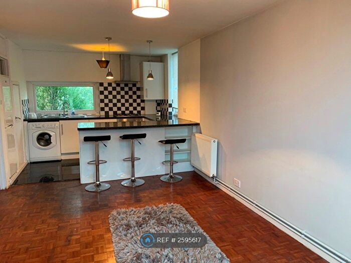 1 Bedroom Flat To Rent In Dee Road, Richmond, TW9