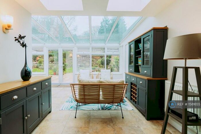 3 Bedroom Detached House To Rent In Wollaton Vale, Nottingham, NG8