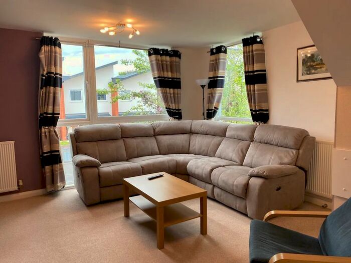 3 Bedroom Flat To Rent In Commonwealth Avenue, Manchester, M11