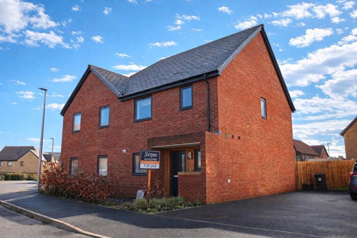 3 Bedroom Semi-Detached House For Sale In Fox Avenue**Good Size South Facing Garden**Solar Panels**Vacant**, BS49