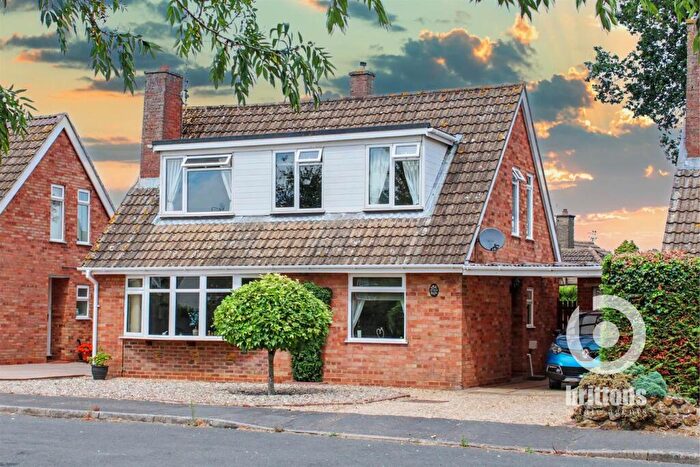4 Bedroom Chalet For Sale In Sandringham Crescent, North Wootton, King's Lynn, PE30