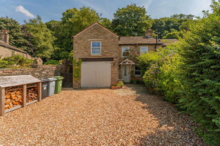 3 Bedroom Semi-Detached House For Sale In Oak Lane, Kerridge, SK10