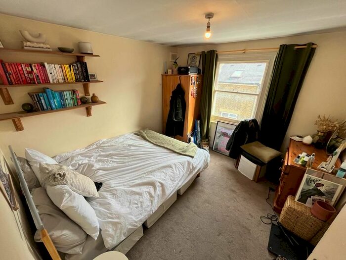 3 Bedroom Flat To Rent In Prideaux Road, London, SW9