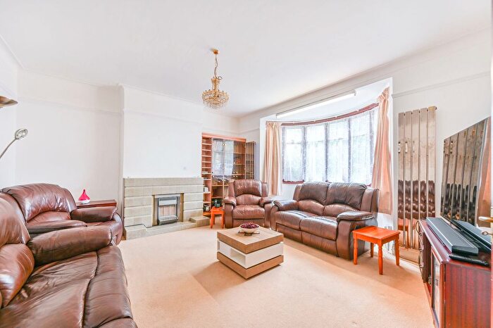 4 Bedroom Semi-Detached House For Sale In Crawford Avenue, Wembley, HA0
