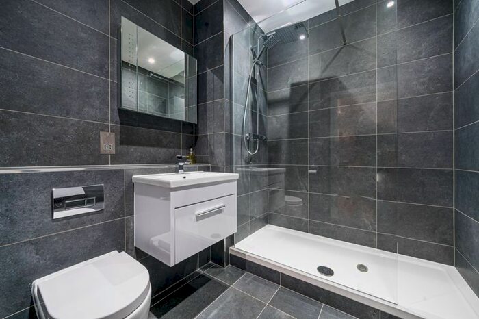 1 Bedroom Flat To Rent In Weybrook House, Weyside Park, Godalming, GU7