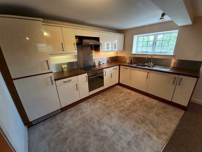 3 Bedroom Apartment To Rent In The Flour Mills, Burton-On-Trent, DE15