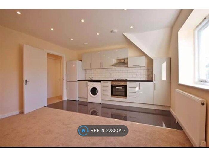 2 Bedroom Flat To Rent In Post Office Lane, Wantage, OX12