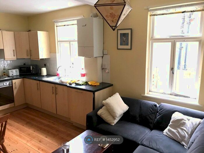 2 Bedroom Flat To Rent In Penwith Road, London, SW18