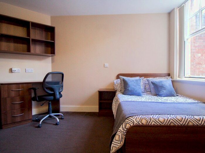 2 Bedroom Flat To Rent In Clarendon Road, Leeds, LS2