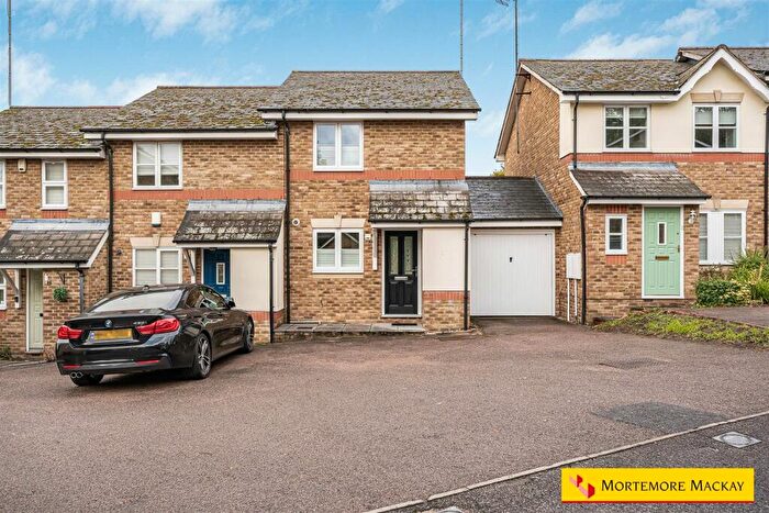 2 Bedroom End Of Terrace House For Sale In Macleod Road, London, N21