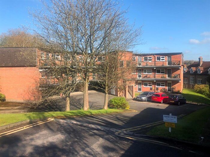 2 Bedroom Flat To Rent In Chesham Road, Berkhamsted, HP4