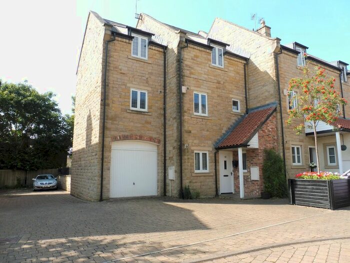 5 Bedroom End Of Terrace House To Rent In Micklethwaite Grove, Wetherby, LS22
