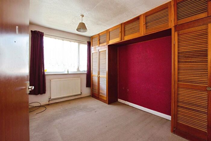 3 Bedroom Semi-Detached House For Sale In Willaston Close, Nottingham, NG6