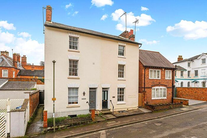 4 Bedroom Semi Detached House For Sale In Crouch Street, Banbury, OX16