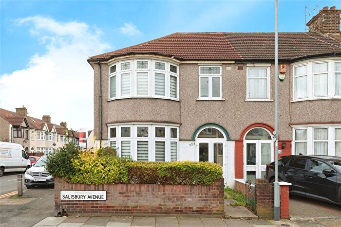 3 Bedroom End Of Terrace House For Sale In Salisbury Avenue, Barking, IG11