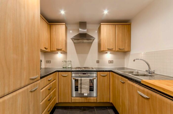 2 Bedroom Flat To Rent In Point Pleasant, Wandsworth, London, SW18