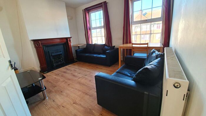 3 Bedroom Flat To Rent In Kenton Road, Kenton, Harrow, HA3