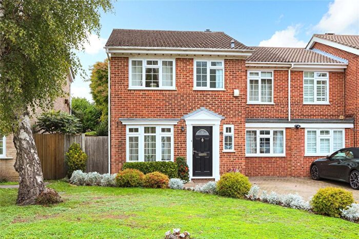 4 Bedroom Semi-detached House For Sale In Mayfield Gardens, Walton-On-Thames, KT12